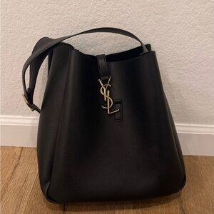 Le 5 a 7 style bag